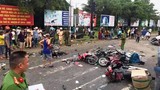 Hãi hùng hiện trường container “ủi” nhiều xe máy, hơn 20 người thương vong