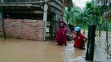 Mưa to, lũ lên nhanh, hàng ngàn căn nhà ở Bình Định bị ngập sâu
