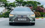 Lexus ES 300h màu độc "siêu lướt" rao bán gần 3 tỷ ở Khánh Hoà
