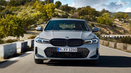 BMW 3-Series 2023 sở hữu màn hình cong nội thất "siêu chất"