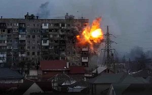 Mariupol đối lập trước và sau khi biến thành "bãi chiến trường"