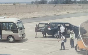 Xe biển xanh vào máy bay đón Phó Bí thư Phú Yên: “Sốc” giá xe Prado 490 triệu