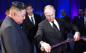 Canh bạc quyền lực thế giới đằng sau thượng đỉnh Nga - Triều