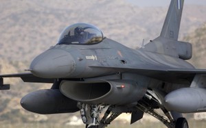 Tại sao NATO và Mỹ chưa viện trợ tiêm kích F-16 cho Ukraine?