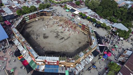 Video: Video khán đài sân vận động đấu bò tại Colombia đổ sập 
