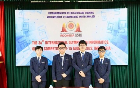 Học sinh lớp 11 chuyên KHTN giành HCV Olympic Tin học quốc tế