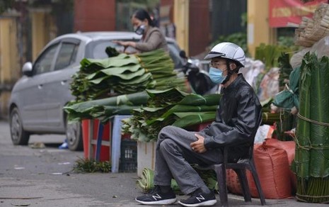 Chợ lá dong lâu đời nhất Hà Nội: Khách vắng vẻ, giá hàng cao