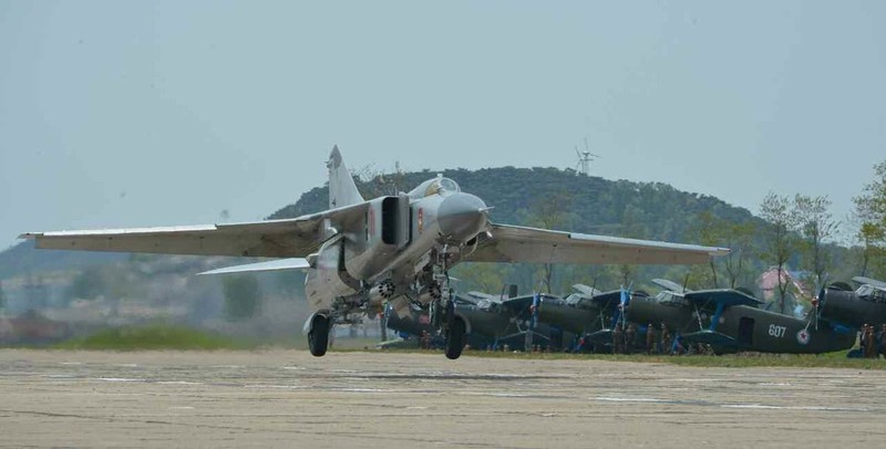 Không quân Triều Tiên có bao nhiêu máy bay chiến đấu?