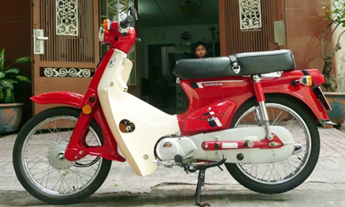 Cận cảnh xe máy Honda DD đỏ siêu zin tại Sài Gòn