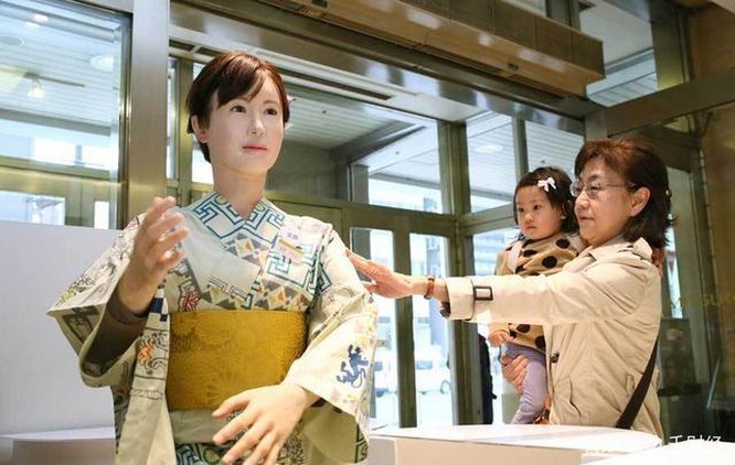 Tại sao người Nhật Bản “phát cuồng” với robot nữ