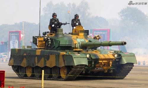 Bangladesh tin dùng xe tăng MBT-2000 Trung Quốc