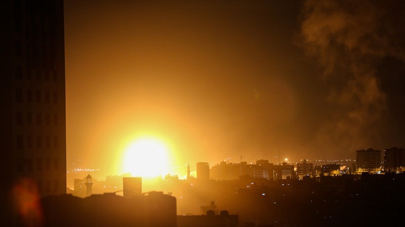 Israel khong kich pha nat 80 muc tieu Hamas, Dai Gaza ruc lua