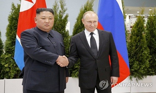 Thuong dinh Nga-Trieu: Ong Putin gay bat ngo khi “den som” gap ong Kim
