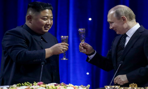 Tong thong Putin “an mung” voi ong Kim sau thuong dinh lich su