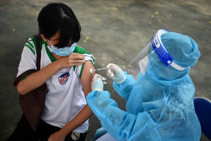 Ngay dau tiem vaccine COVID-19 cho hoc sinh tai Viet Nam-Hinh-6