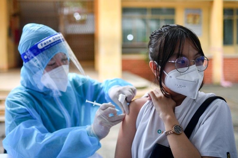 Ngay dau tiem vaccine COVID-19 cho hoc sinh tai Viet Nam-Hinh-9