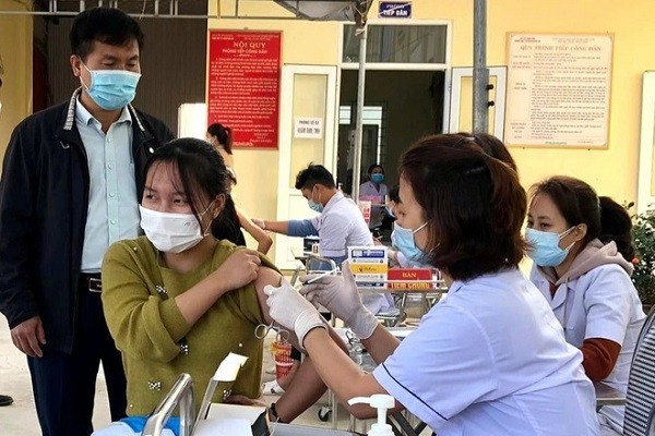 Thanh Hoa thong tin ve hang loat tre phan ung sau tiem vac xin COVID-19