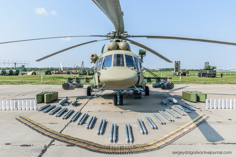 Nga can man nang cap tiep Mi-8, bien thanh truc thang dac nhiem-Hinh-14