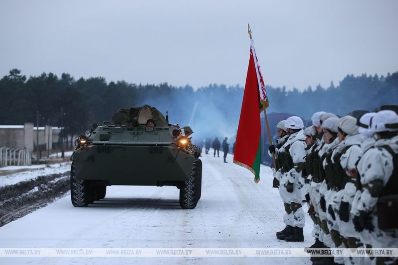 Belarus tiep nhan lo xe chien dau BTR-82A moi cung tu Nga!-Hinh-2