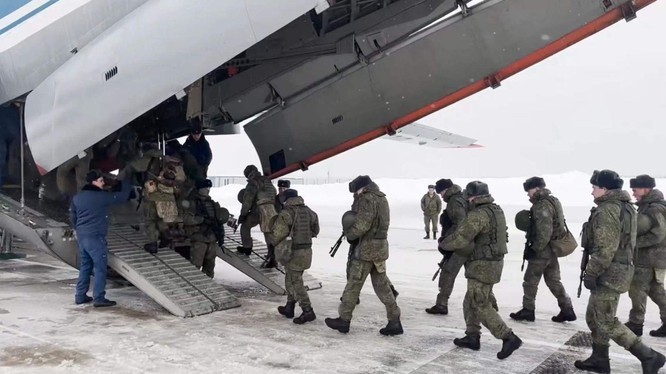 Thiet giap, linh du va UAV cua Nga trien khai gap toi Kazakhstan-Hinh-9