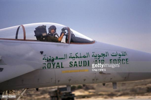 Chien thuat moi va ten lua cu cua Houthi ha F-15 cua Arab Saudi