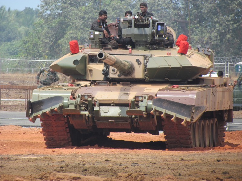 Khi Pakistan co xe tang VT-4, An Do tra loi bang T-90 va MK-1A-Hinh-11