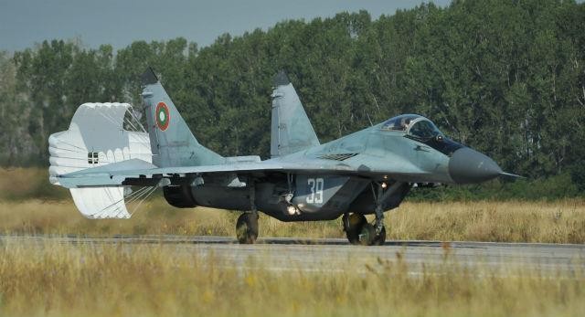 NATO khong muon giao may bay cho Ukraine vi 