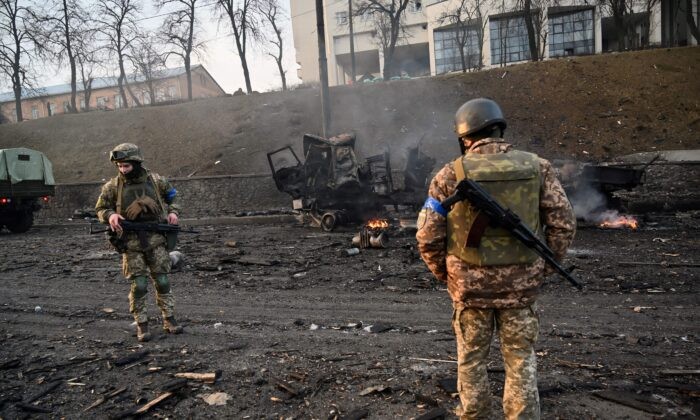 Chien truong Donbass ac liet, mot tieu doan tinh nhue cua Ukraine dau hang-Hinh-14