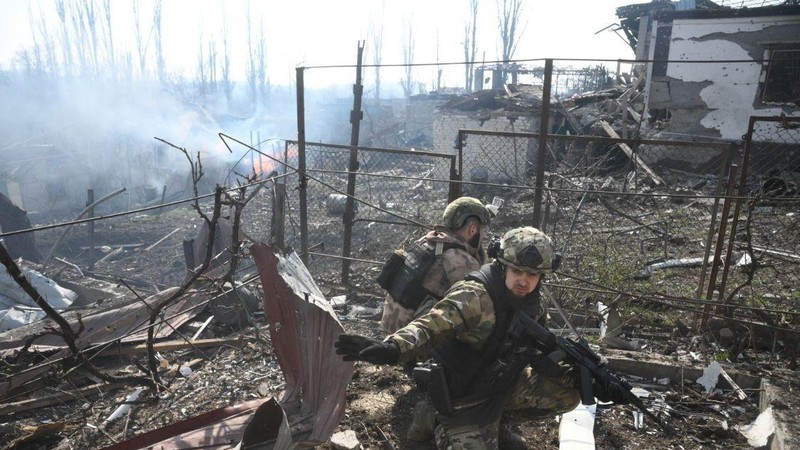 Chien truong Donbass ac liet, mot tieu doan tinh nhue cua Ukraine dau hang-Hinh-5