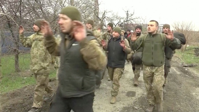 Tran chien Donbass, 100.000 binh si Ukraine lieu co du?-Hinh-13