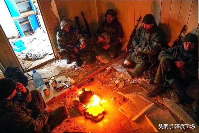 Tran chien Donbass, 100.000 binh si Ukraine lieu co du?-Hinh-14