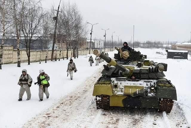 Lo nguyen nhan chiec T-90M cua Nga bi Quan doi Ukraine ban chay-Hinh-16