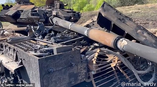 Lo nguyen nhan chiec T-90M cua Nga bi Quan doi Ukraine ban chay-Hinh-2