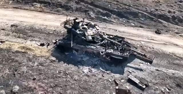 Lo nguyen nhan chiec T-90M cua Nga bi Quan doi Ukraine ban chay-Hinh-7