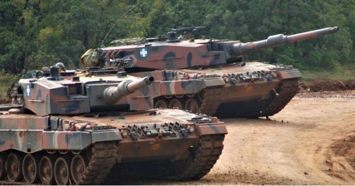 Ukraine sap nhan xe tang Leopard-2 vien tro, san sang doi dau T-90?-Hinh-3