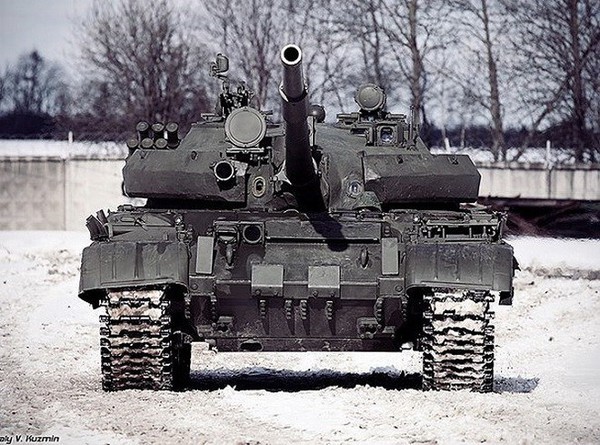 Ukraine sap nhan xe tang Leopard-2 vien tro, san sang doi dau T-90?-Hinh-4