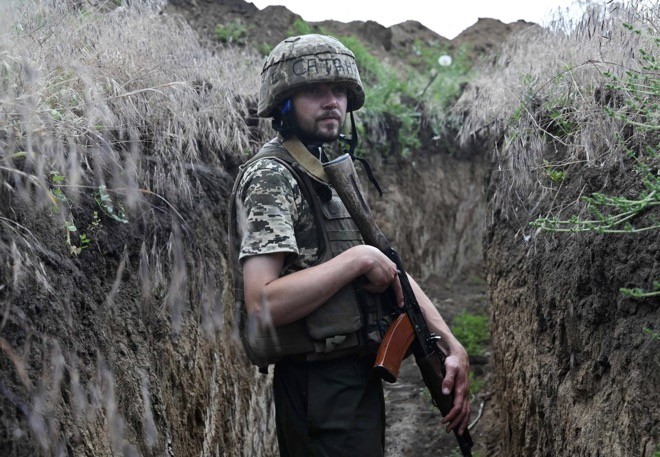 Tong thong Ukraine thua nhan: Tinh hinh Donbass dao nguoc trong 24 gio-Hinh-15