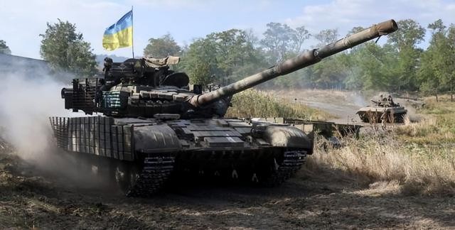 Quan doi Ukraine doc kho vu khi cu tang cuong cho mat tran Donbass-Hinh-8