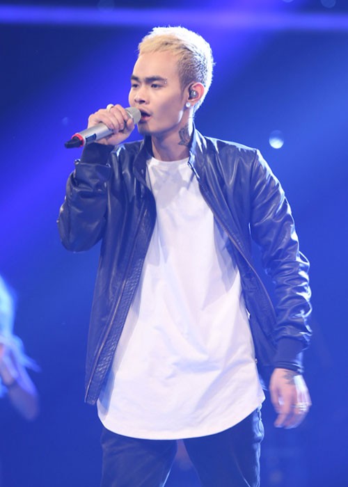 Ngoc Viet dung buoc trong Gala 3 Vietnam Idol 2015-Hinh-2