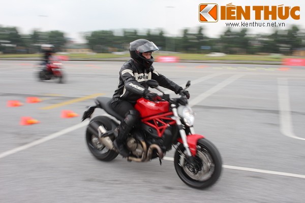 Hoc ky nang lai PKL an toan cung Ducati Riding Experience-Hinh-7