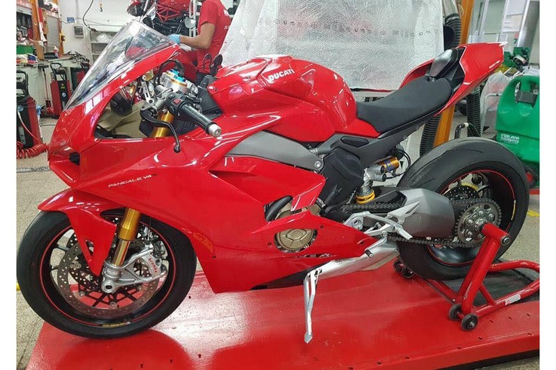 Sieu moto Ducati V4 Panigale "lo hang" truoc ngay ra mat