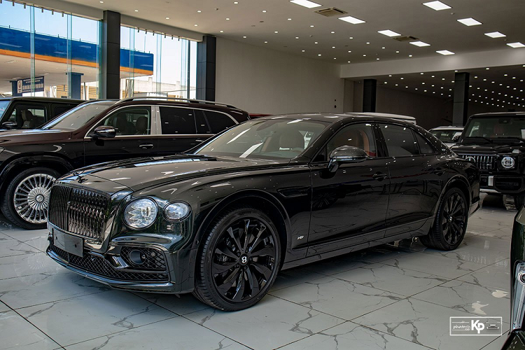Can canh Bentley Flying Spur Black Edition hon 20 ty tai Ha Noi-Hinh-12