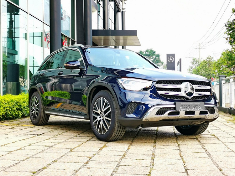 Mercedes-Benz GLC 2022 tang toi 41 trieu dong, them trang bi moi-Hinh-2