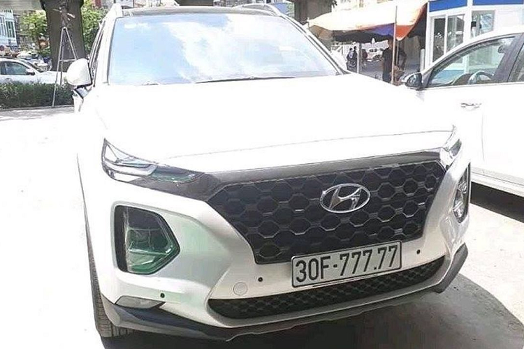 Day la nhung chiec xe SUV Hyundai SantaFe bien VIP nhat Viet Nam-Hinh-4