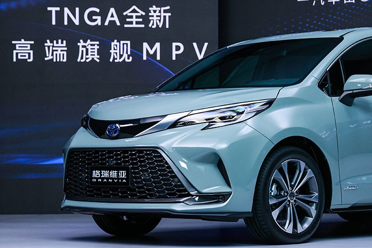 Toyota Granvia 2022 chinh thuc trinh lang, 