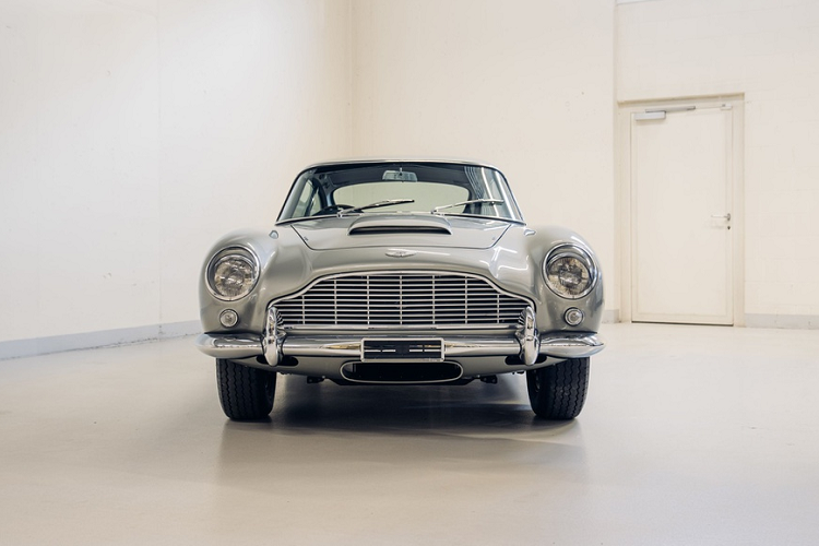 Aston Martin DB5 cua James Bond -  Sean Connery len san dau gia-Hinh-2
