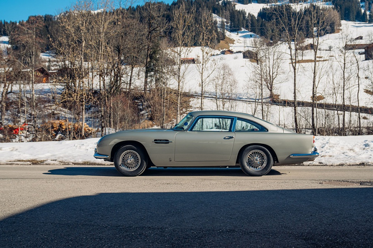 Aston Martin DB5 cua James Bond -  Sean Connery len san dau gia-Hinh-7