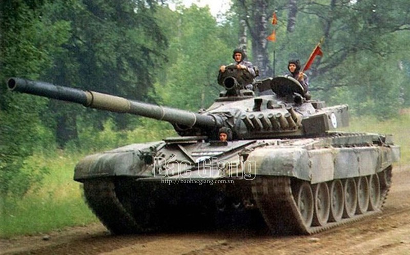 Xe tang T-80 buoc sang tuoi 45, lieu da du 