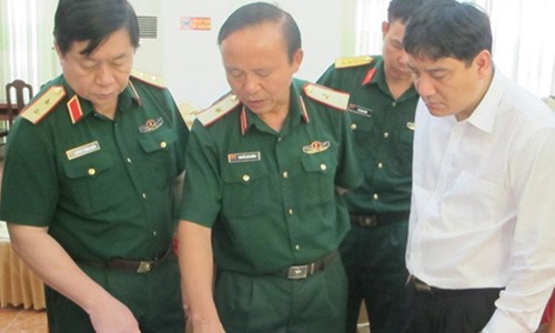 Gan 100 tau thuyen tim phi cong Tran Quang Khai va Su-30