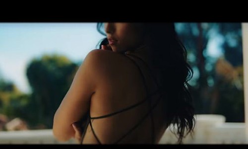 Dan mau Tay sieu goi cam trong teaser MV moi cua Son Tung M-TP-Hinh-4